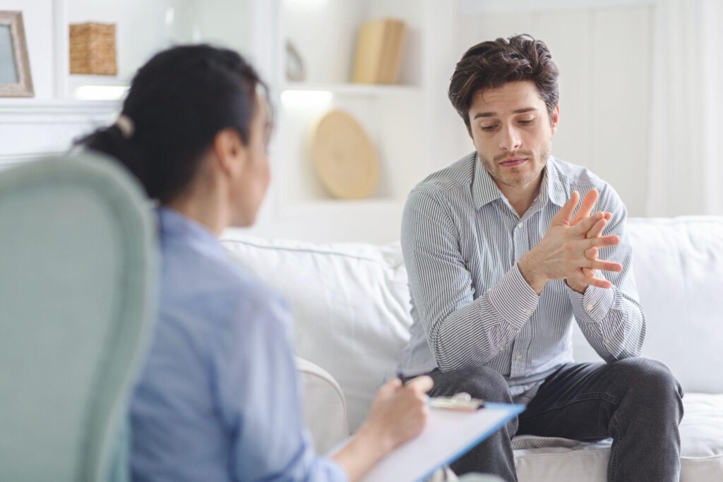 man speaking with a therapist during an alcohol addiction counseling session